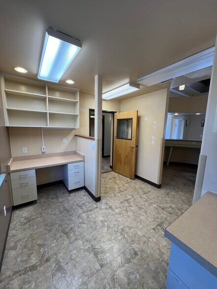More Photos Of 2245 E State Route 69, Prescott Veterinarian Kennel For Sale