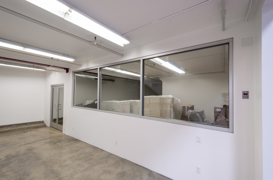 More Photos Of 901 Shasta St, Redwood City Warehouse For Lease