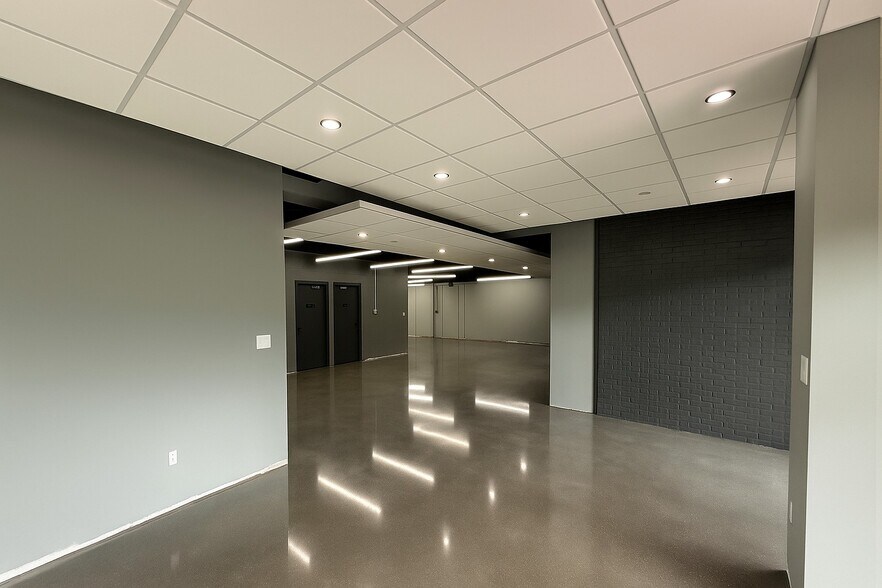 More Photos Of 922-938 N State St, Lockport Office For Lease