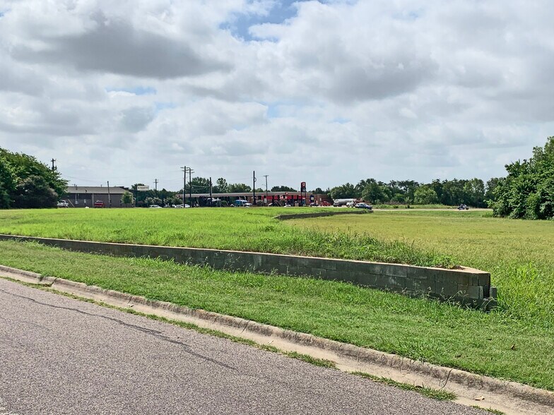 More Photos Of 1803 Spring Valley Dr, Denton Land For Sale