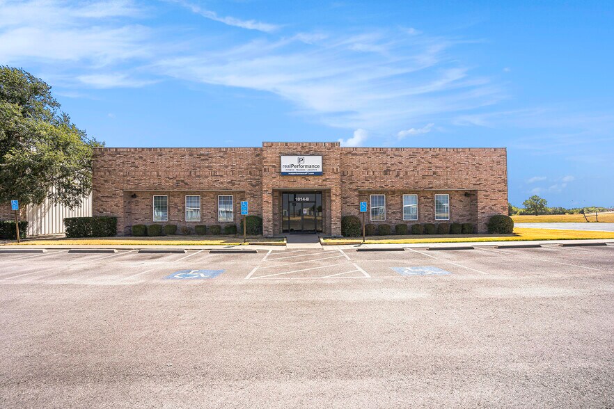 More Photos Of 1014 N Nolan River Rd, Cleburne Medical For Sale