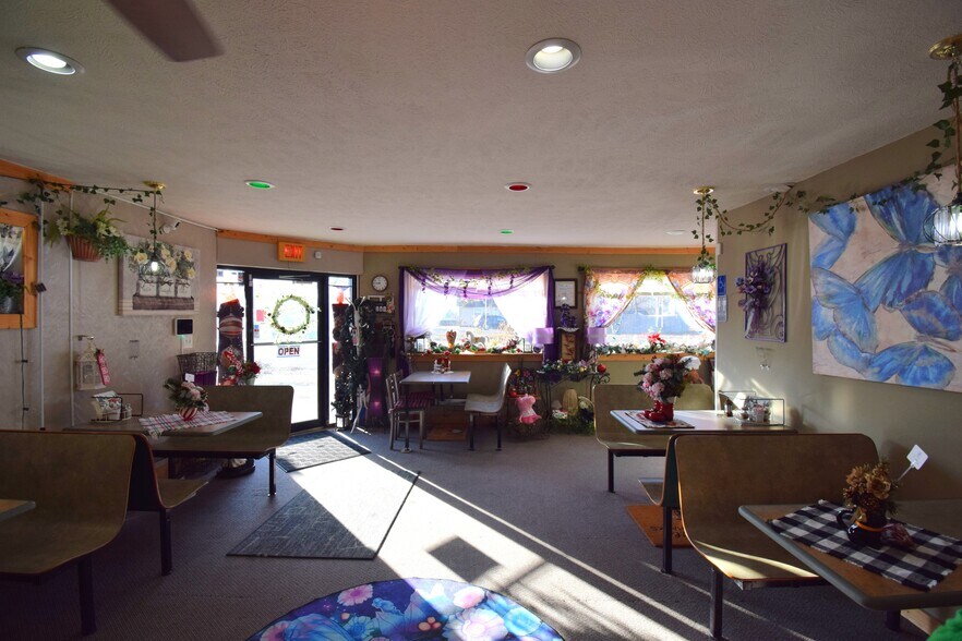 More Photos Of 502 W Franklin St, Sesser Office For Sale