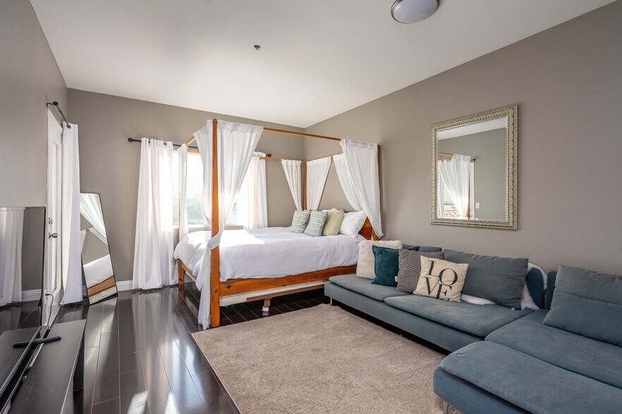 More Photos Of 4741 Point Loma Ave, San Diego Storefront Retail Residential For Sale