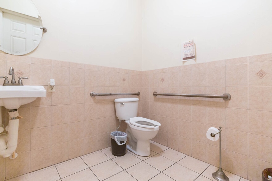 More Photos Of 13815 21st St, Dade City Auto Dealership For Sale