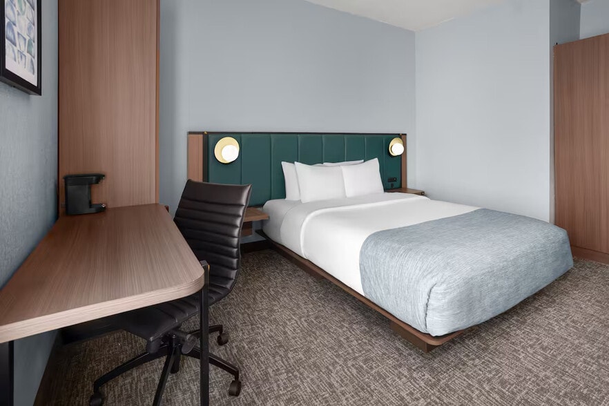 More Photos Of 210 Executive Dr, Cranberry Township Hotel For Sale