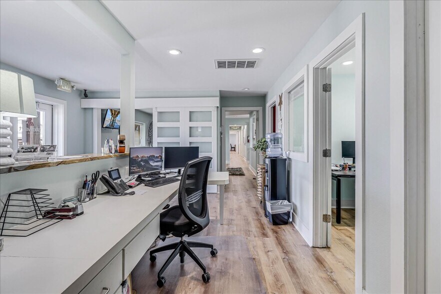 More Photos Of 121 Cut Off Rd, Port Aransas Office For Sale