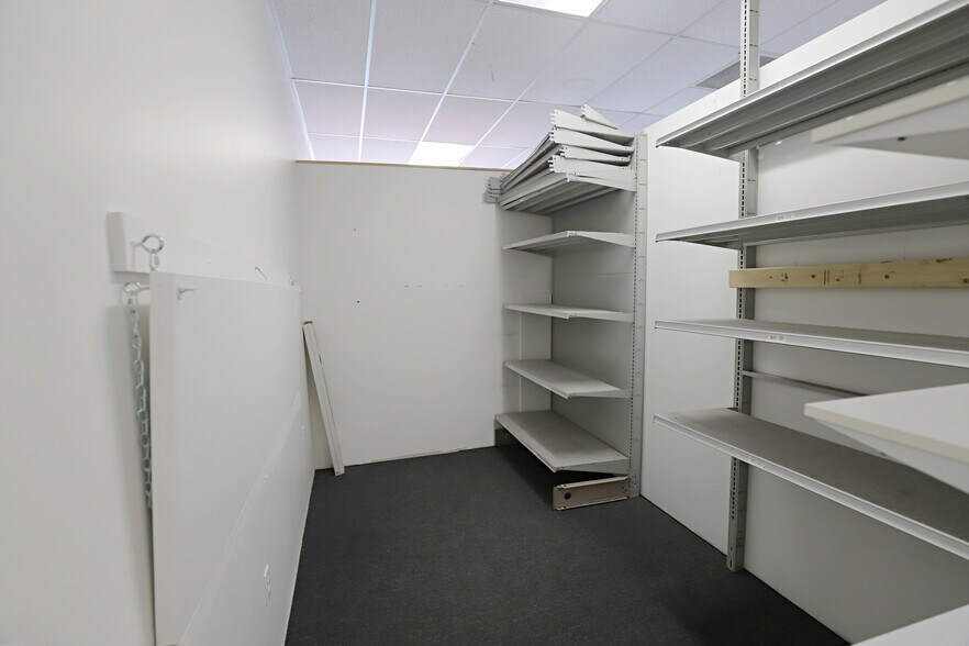 More Photos Of 1067-1095 E Bristol Rd, Burton Unknown For Lease