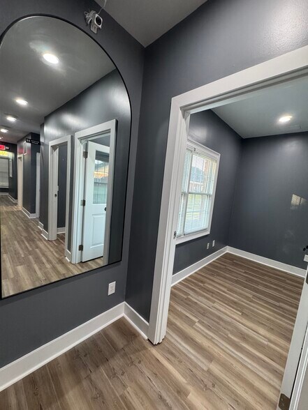 More Photos Of 301-304 Macy Dr, Roswell Medical For Lease