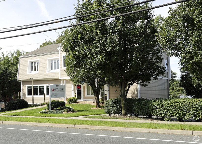 More Photos Of 123 Broadway, Woodcliff Lake Storefront Retail Office For Lease
