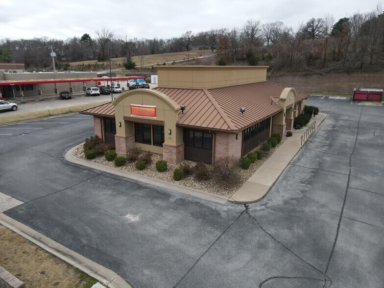 More Photos Of 648 S Neosho Blvd, Neosho Restaurant For Lease