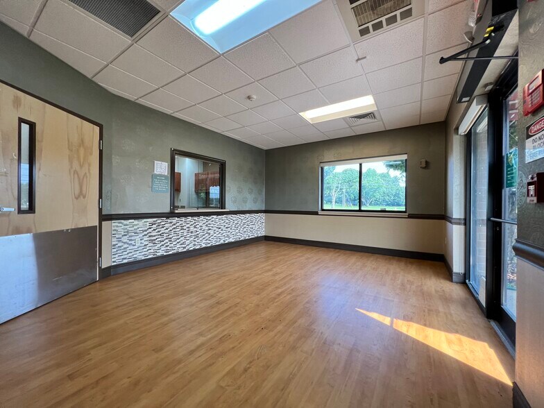 More Photos Of 923 S Broadway, Portland Medical For Sale
