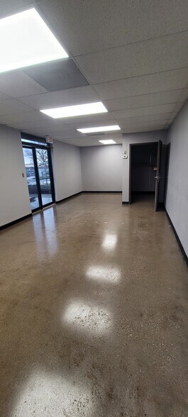 More Photos Of 1904 E Spruce St, Olathe Warehouse For Lease