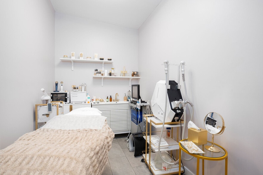 More Photos Of 224 Main St, Seal Beach Storefront For Sale