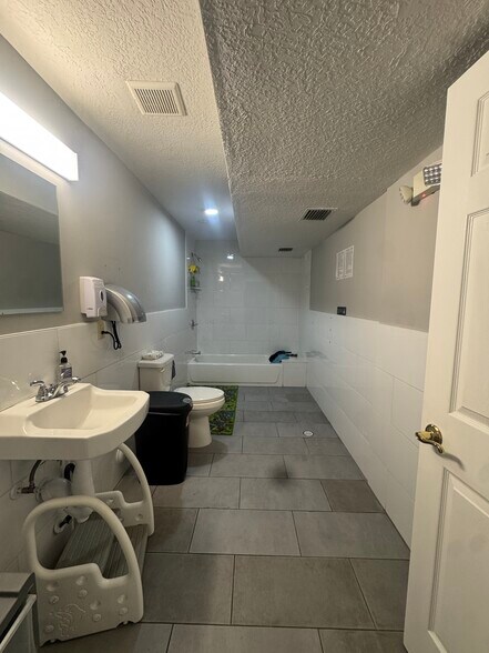 More Photos Of 101 S Federal Hwy, Dania Beach Medical For Lease