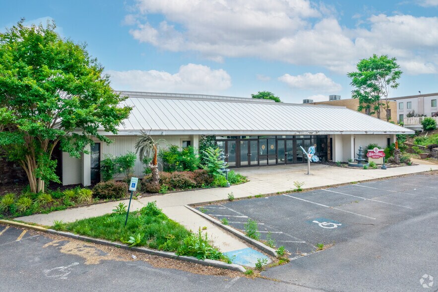 More Photos Of 901 Dual Hwy, Hagerstown Restaurant For Sale