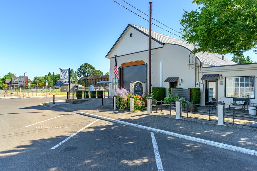 More Photos Of 258 N Kutch St, Carlton Storefront For Lease