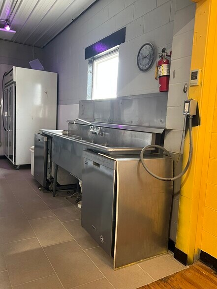More Photos Of 720 S Broadway St, Greensburg Restaurant For Sale