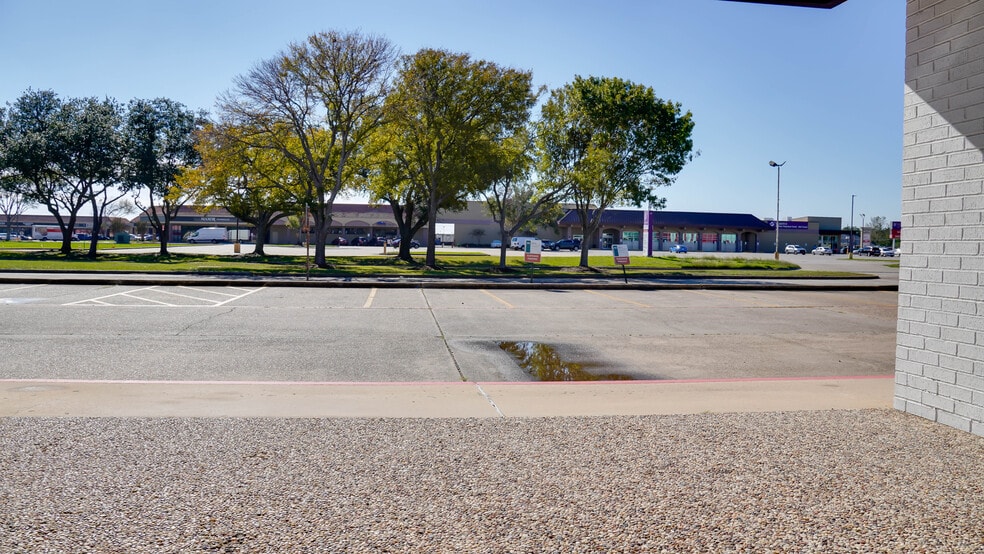 More Photos Of 8700 9th Ave, Port Arthur Office Residential For Lease