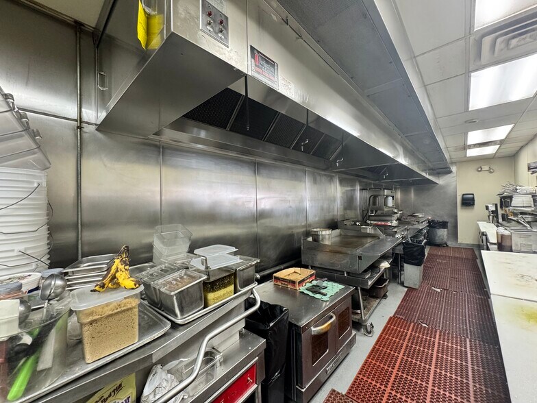 More Photos Of 1144 Devon Ave, Elk Grove Village Freestanding For Sale