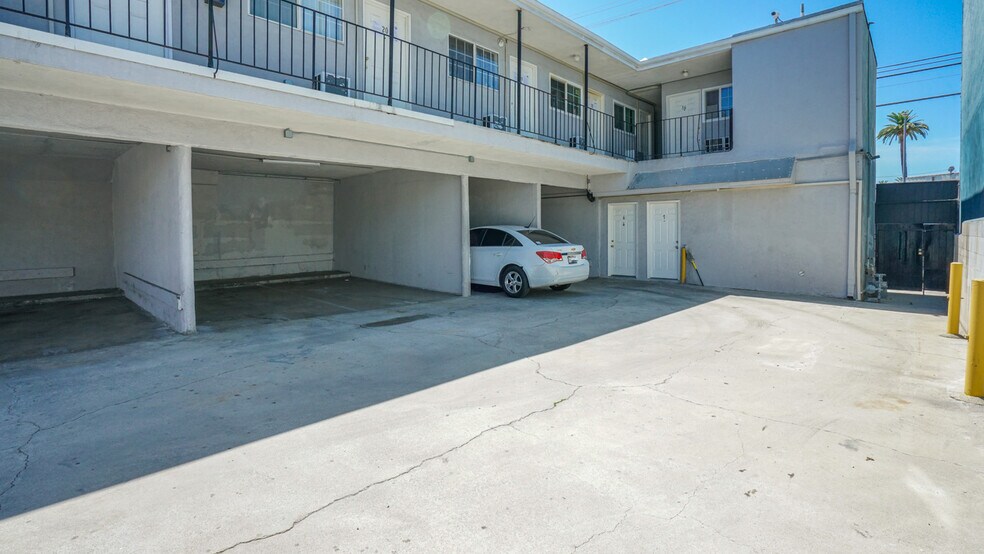 More Photos Of 4905 W Adams Blvd, Los Angeles Apartments For Sale