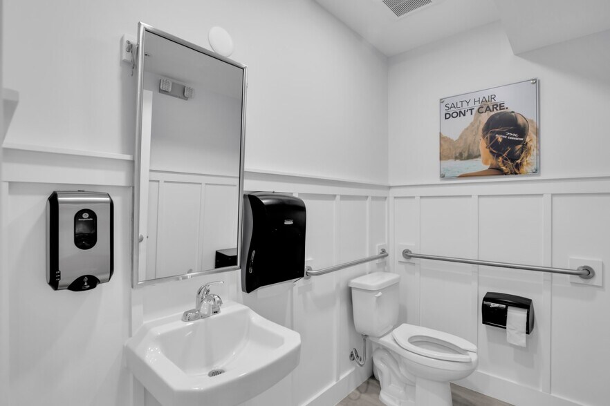 More Photos Of 82705 Overseas Hwy, Islamorada General Retail For Sale