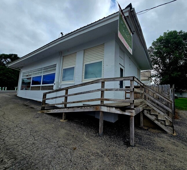 More Photos Of 301 Main St, Fairfax Fast Food For Sale