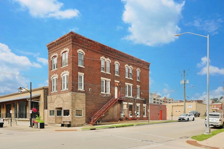 More Photos Of 1097 Jackson St, Dubuque General Retail For Sale