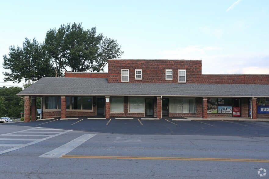 More Photos Of 100-106 S Sterling Ave, Sugar Creek Unknown For Lease