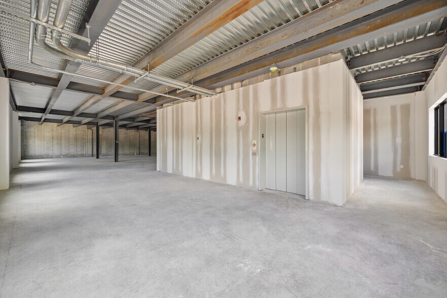 More Photos Of 174 Marbledale Rd, Tuckahoe Showroom For Lease