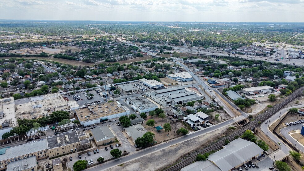 More Photos Of 130 E Zavalla, San Antonio Warehouse For Lease