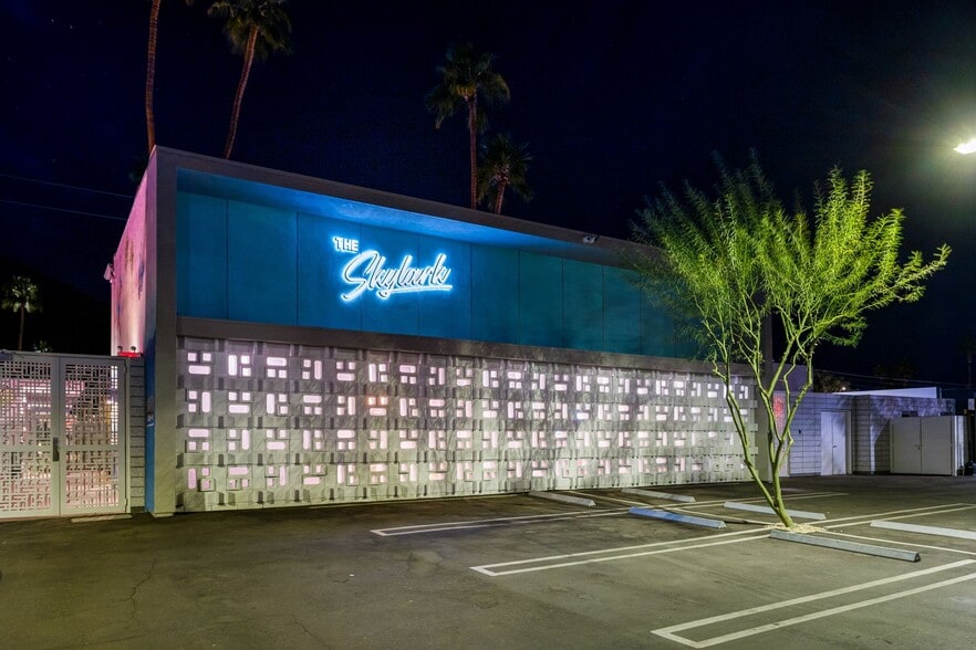 More Photos Of 1466 N Palm Canyon Dr, Palm Springs Hotel For Lease