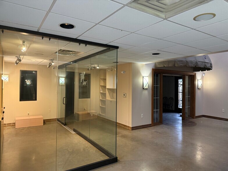 More Photos Of 251 Carroll St, Fort Worth Freestanding For Lease