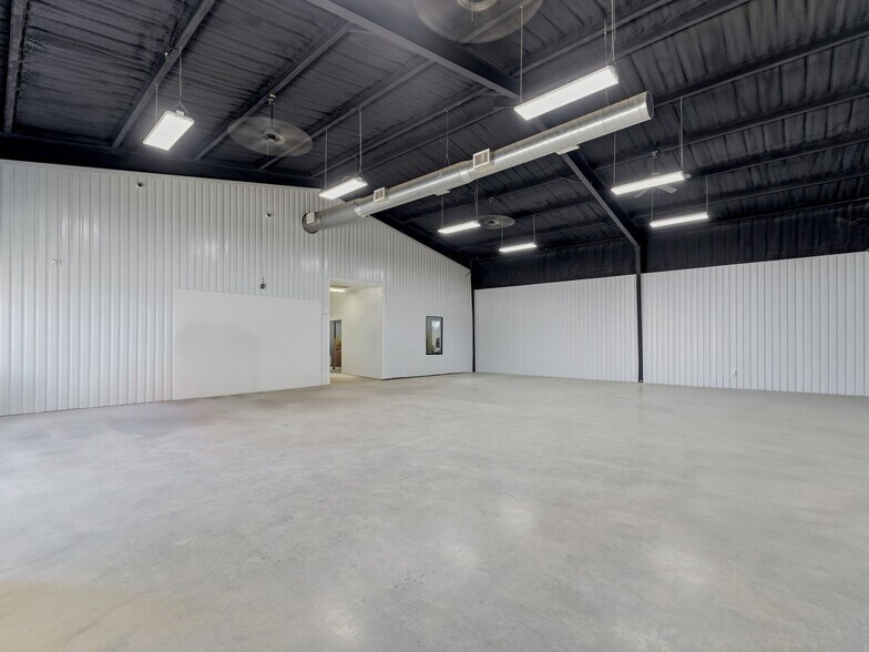 More Photos Of 1511 S Graham St, Stephenville General Retail For Sale