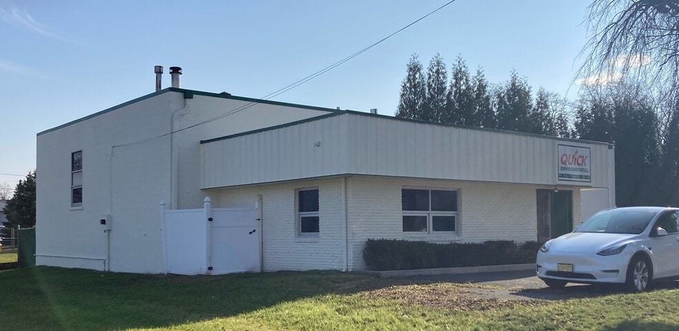 More Photos Of 61 Cunningham Ave, Hamilton Light Manufacturing For Sale