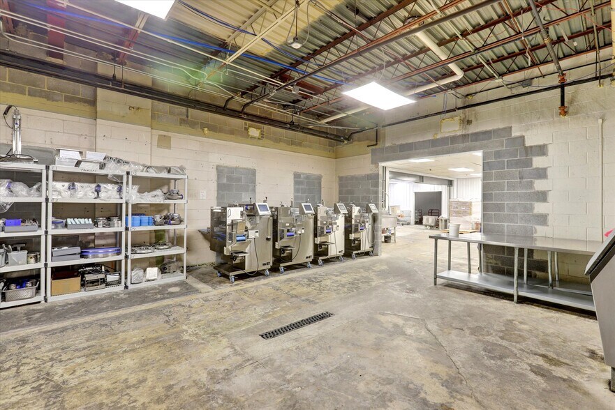 More Photos Of 457 E North St, Carlisle Flex For Sale