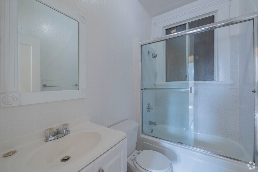 More Photos Of 498 25th St, Oakland Apartments For Sale