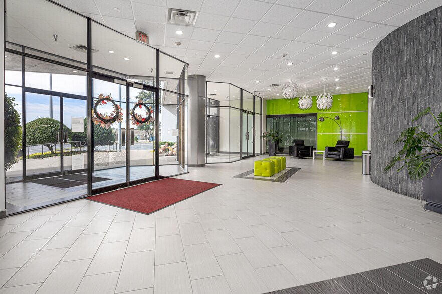 More Photos Of 2350 Valley View Ln, Dallas Loft Creative Space For Lease