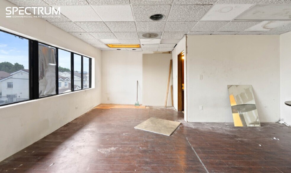 More Photos Of 21024 Sherman Way, Canoga Park Auto Repair For Lease