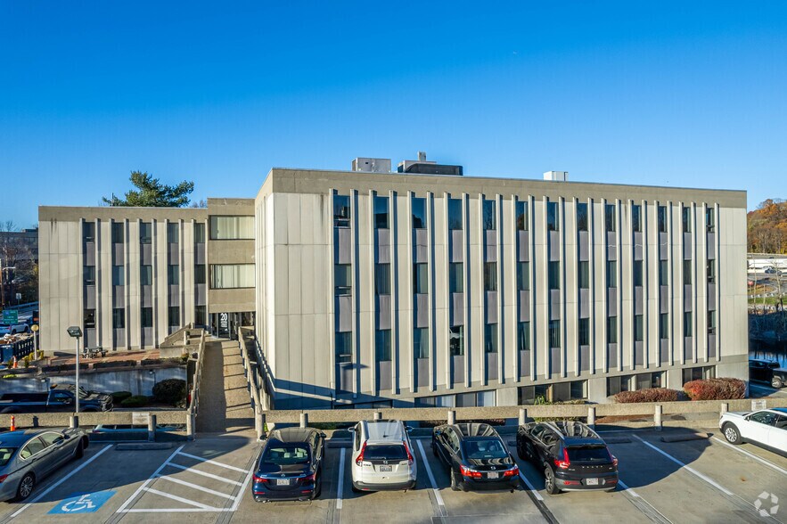 More Photos Of 20 Walnut St, Wellesley Office For Lease