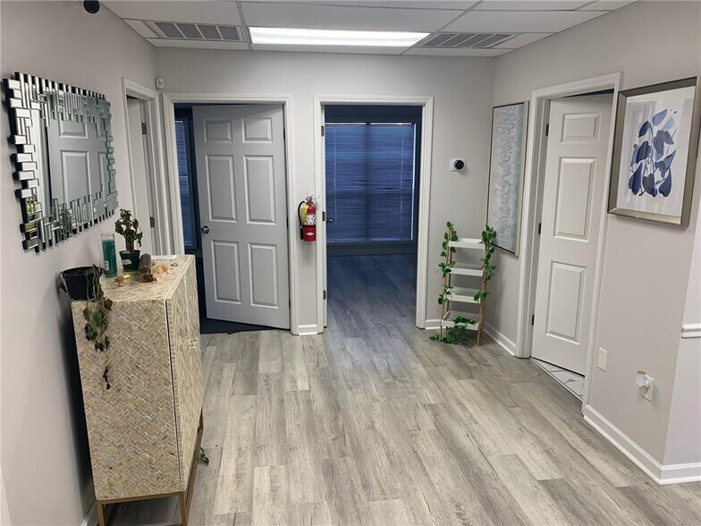 More Photos Of 875 Old Roswell Rd, Roswell Office For Sale