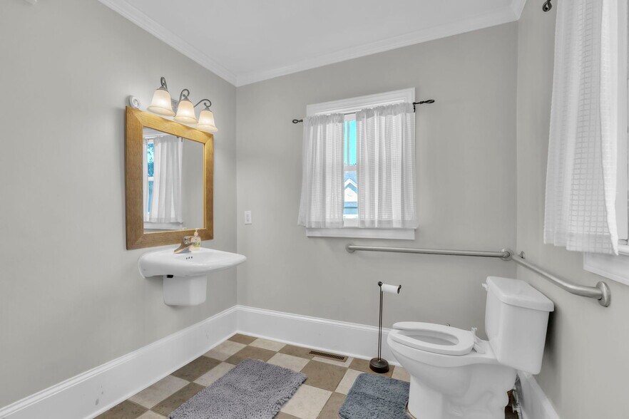 More Photos Of 408 N Main St, Greer Office For Sale