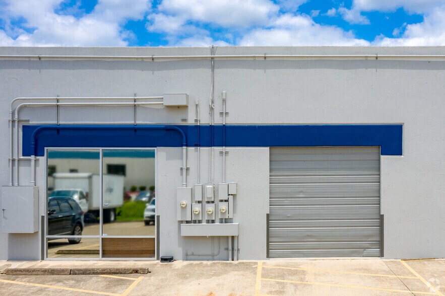 More Photos Of 7042 Alamo Downs Pky, San Antonio Research And Development For Lease