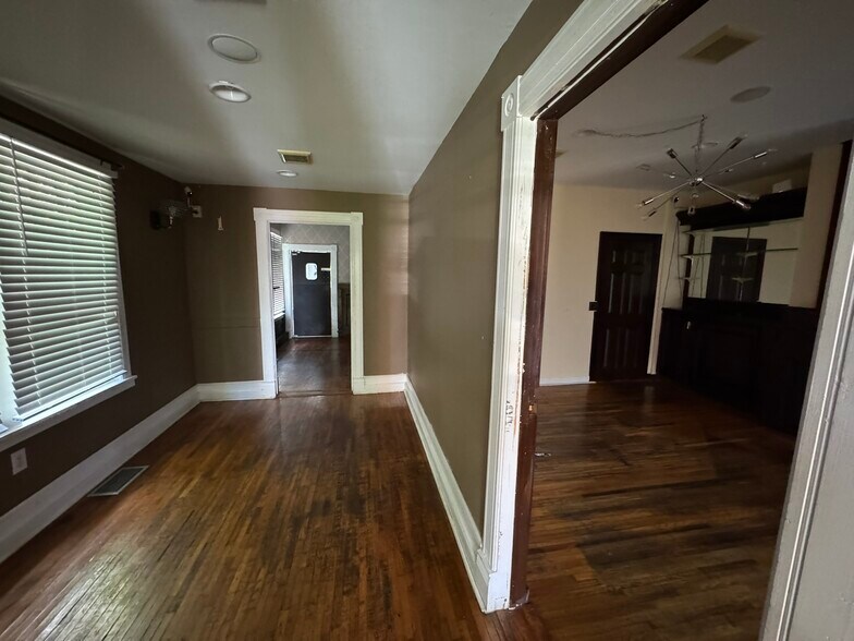 More Photos Of 553 W Main St, Sylva Restaurant For Lease