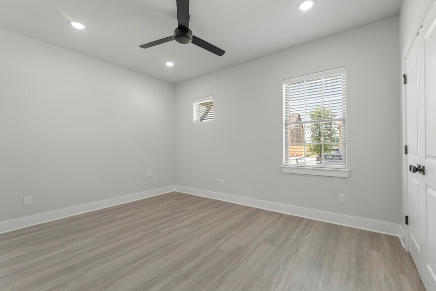 More Photos Of 514 Deacon Dr W, College Station Apartments For Sale