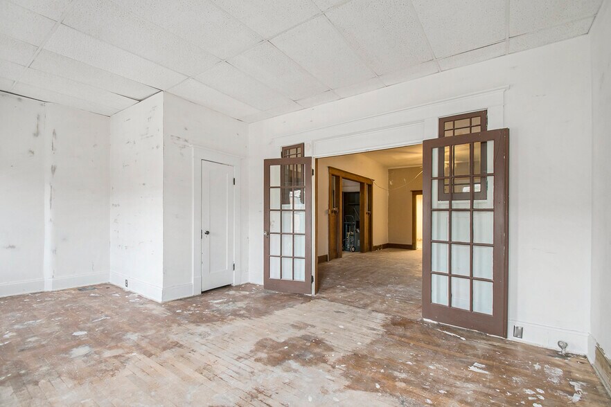 More Photos Of 111 Commercial St, Dowagiac Storefront Retail Residential For Sale