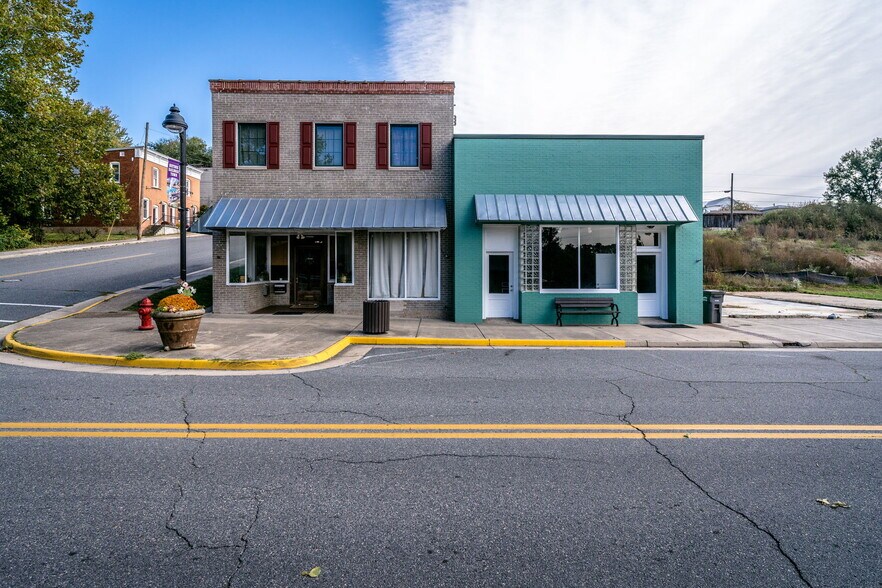 More Photos Of 502 First St, Shenandoah Loft Creative Space For Lease