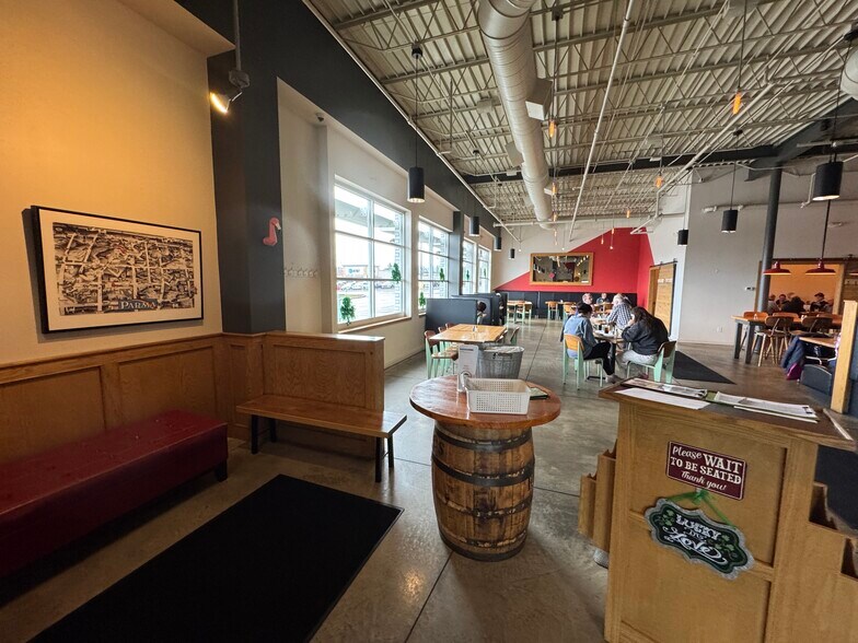 More Photos Of 7729 W Ridgewood Dr, Parma Restaurant For Lease