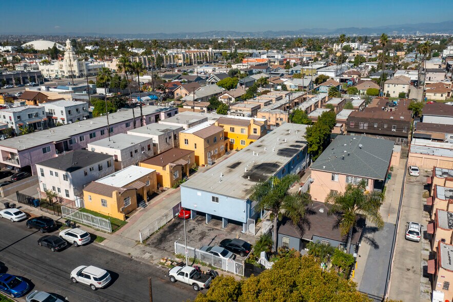 More Photos Of 921 W 82nd St, Los Angeles Apartments For Sale