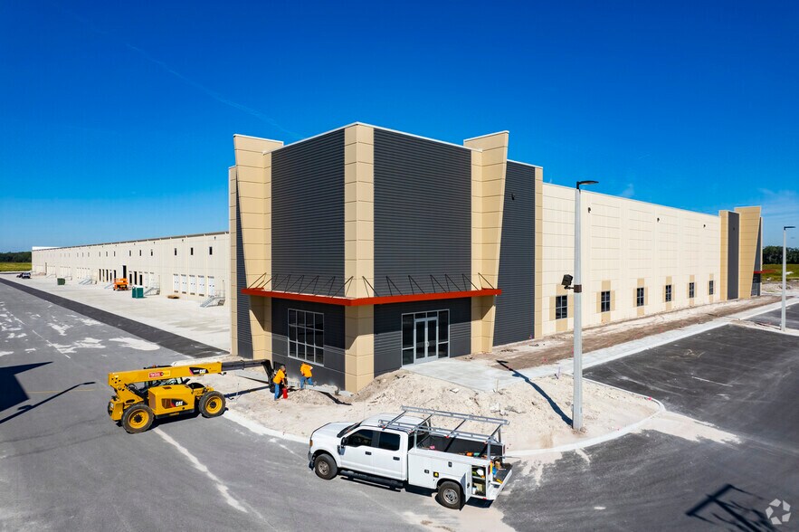 Primary Photo Of 1500 County Line Rd, Plant City Warehouse For Lease