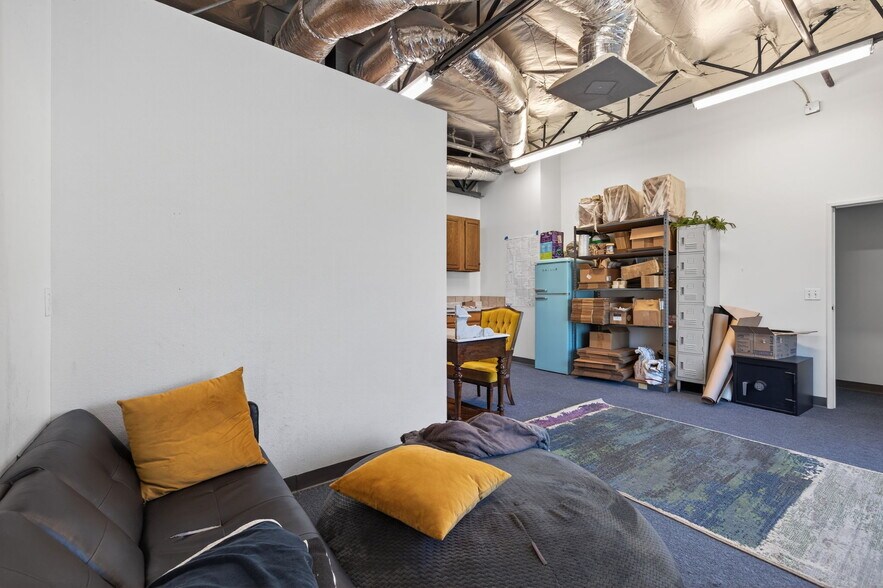 More Photos Of 4517 Market St, Ventura Light Distribution For Sale
